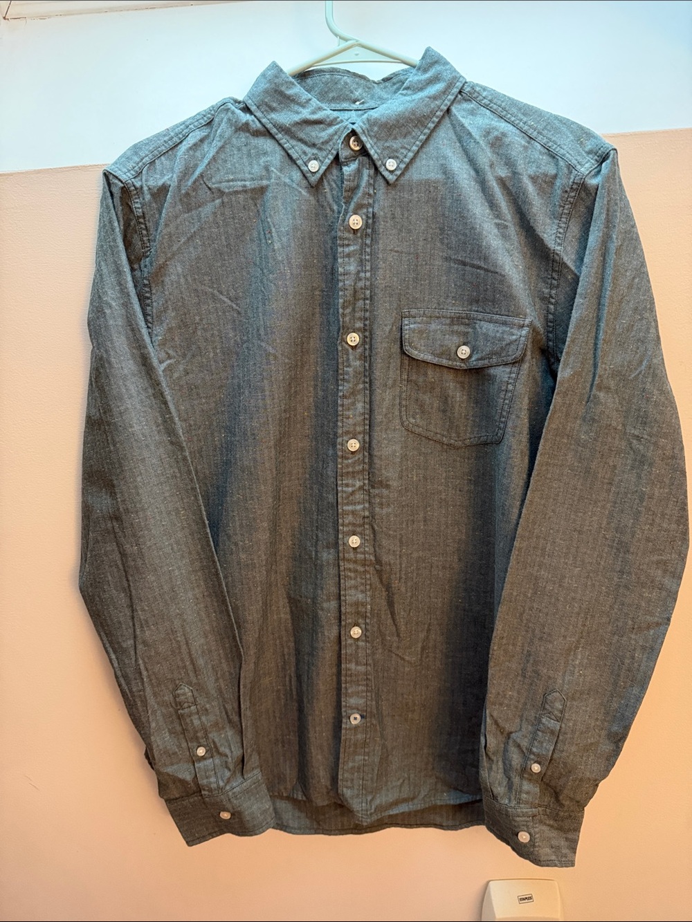 Gap size M lived in Men's Button-Down Chambray Shirt - Blue
